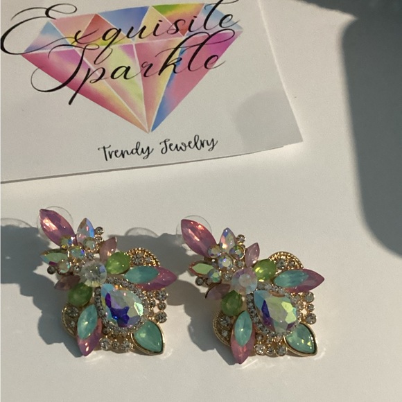 -🌸Iridescent Light Pastel Colored GoldTone Crystal Drop Post back Earrings - Picture 14 of 16